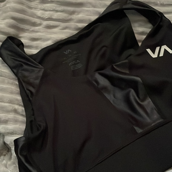 RVCA - Picture 4 of 8